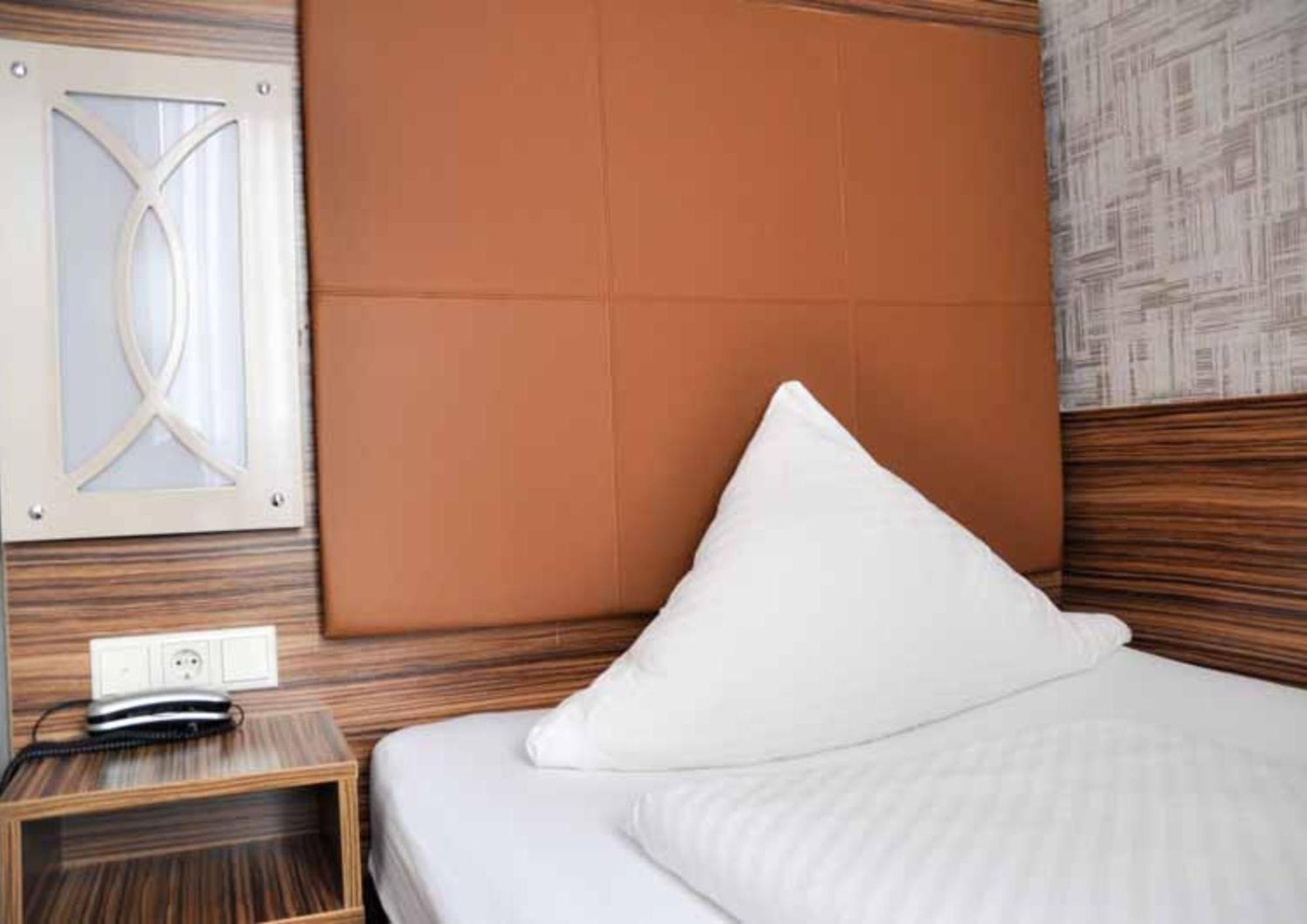 Erde Hotel Erlangen Ngoại thất bức ảnh