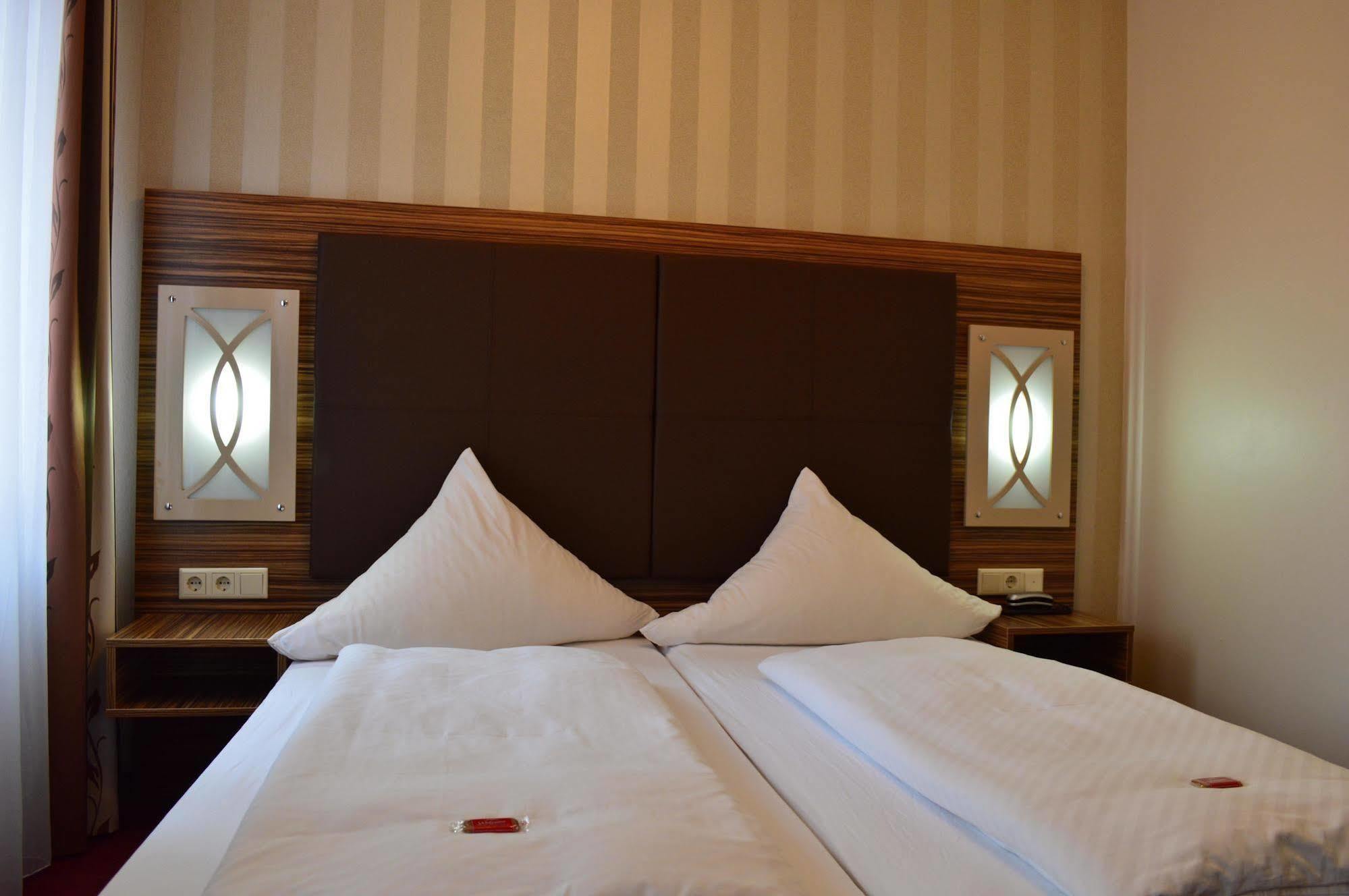 Erde Hotel Erlangen Ngoại thất bức ảnh