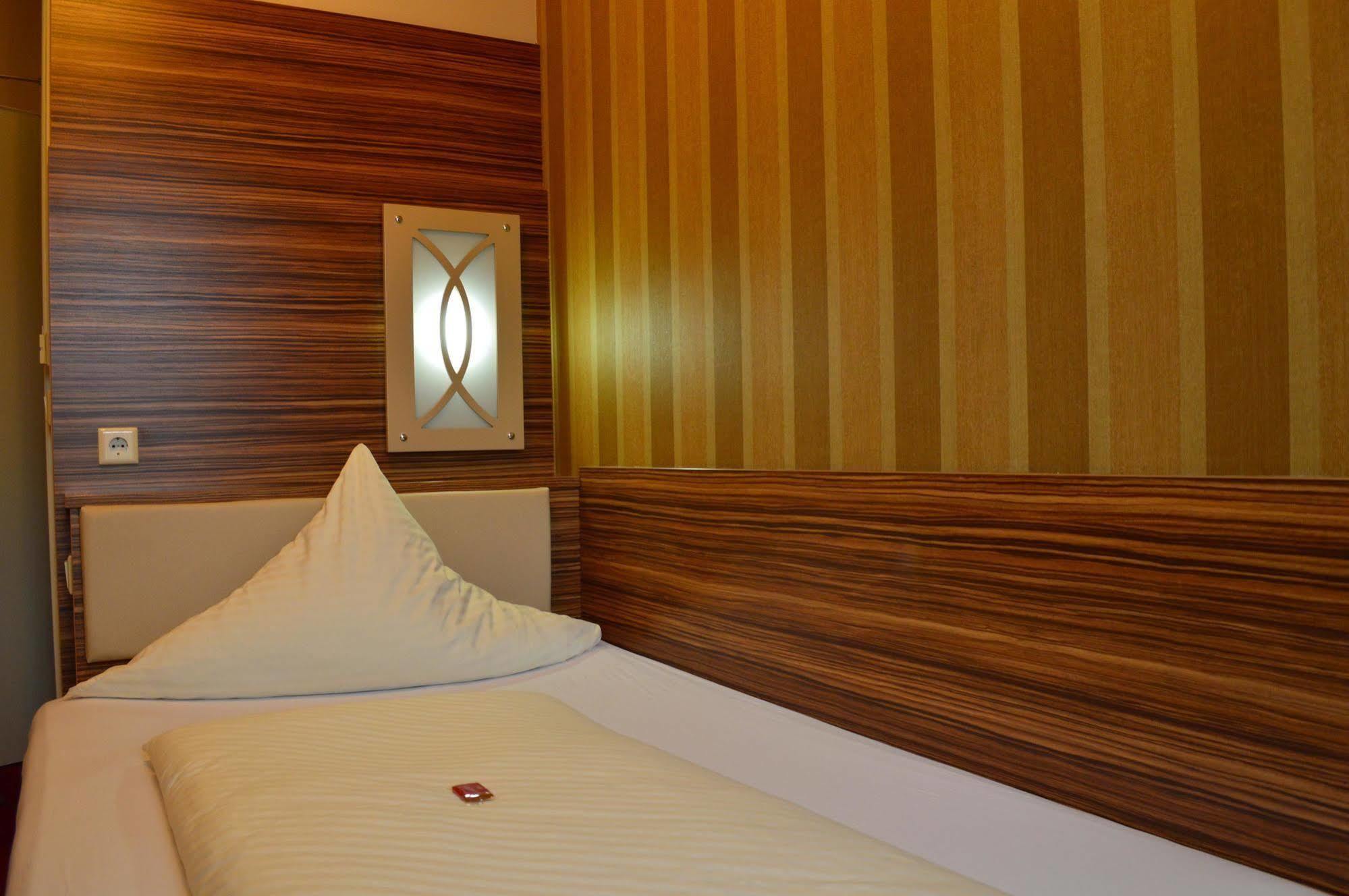 Erde Hotel Erlangen Ngoại thất bức ảnh