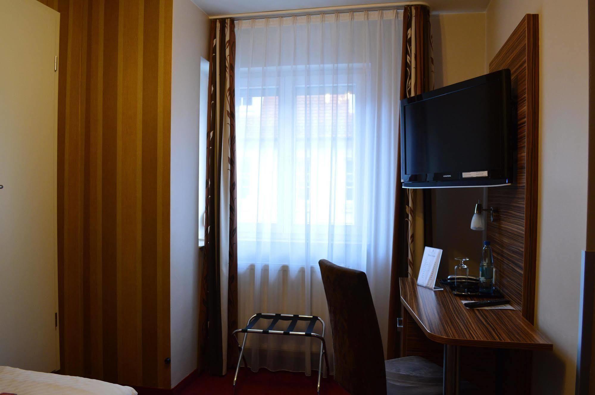 Erde Hotel Erlangen Ngoại thất bức ảnh
